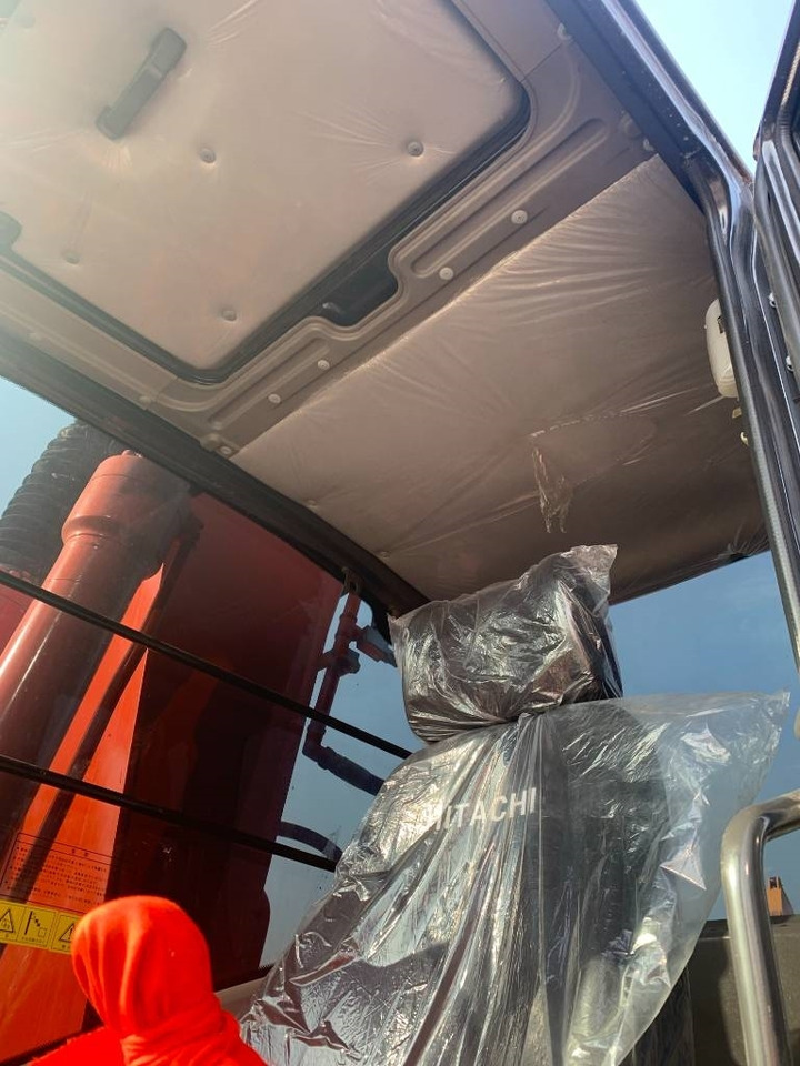 Hitachi Zaxis 200 LC - Гусеничный экскаватор: фото 3 Hitachi Zaxis 200 LC - Гусеничный экскаватор: фото 3