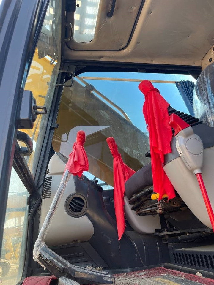 Komatsu PC 210 - Гусеничный экскаватор: фото 3 Komatsu PC 210 - Гусеничный экскаватор: фото 3