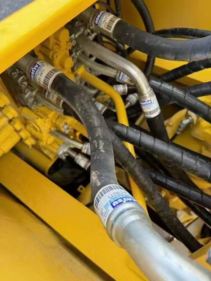 Komatsu PC 220-8  - Гусеничный экскаватор: фото 5 Komatsu PC 220-8  - Гусеничный экскаватор: фото 5