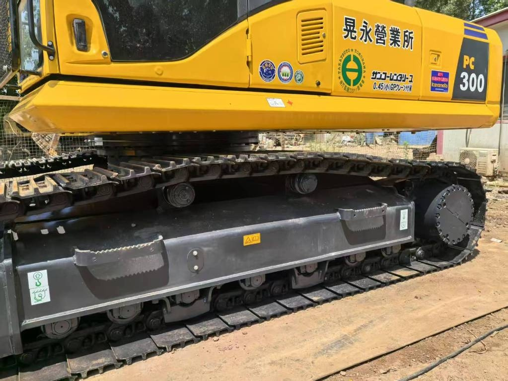 Komatsu PC 300  - Гусеничный экскаватор: фото 1 Komatsu PC 300  - Гусеничный экскаватор: фото 1