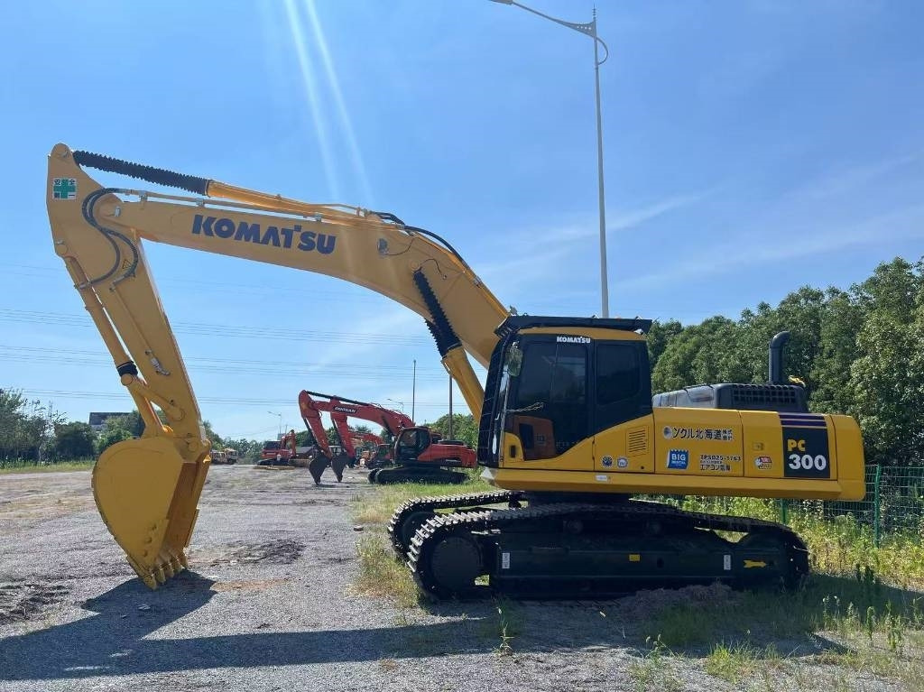 Komatsu PC 300 - Гусеничный экскаватор: фото 1 Komatsu PC 300 - Гусеничный экскаватор: фото 1