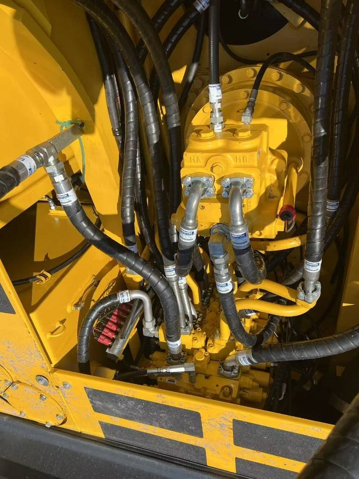 Гусеничный экскаватор Komatsu PC 300: фото 7 Гусеничный экскаватор Komatsu PC 300: фото 7