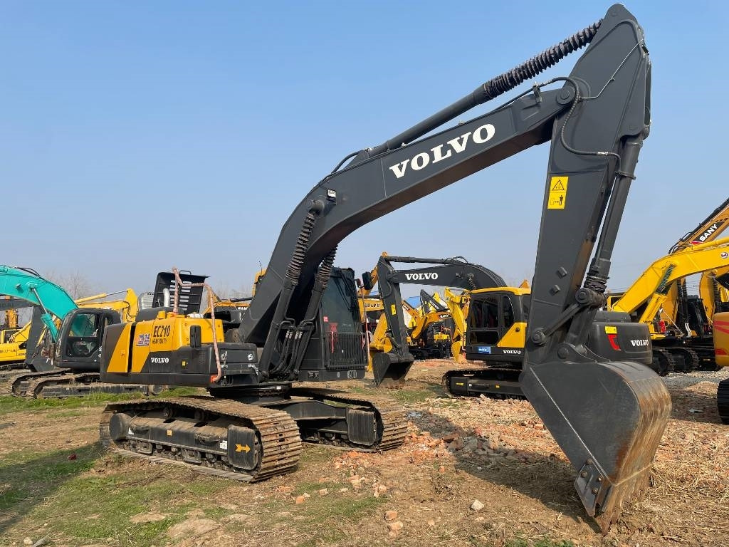 Volvo EC 210 - Гусеничный экскаватор: фото 2 Volvo EC 210 - Гусеничный экскаватор: фото 2