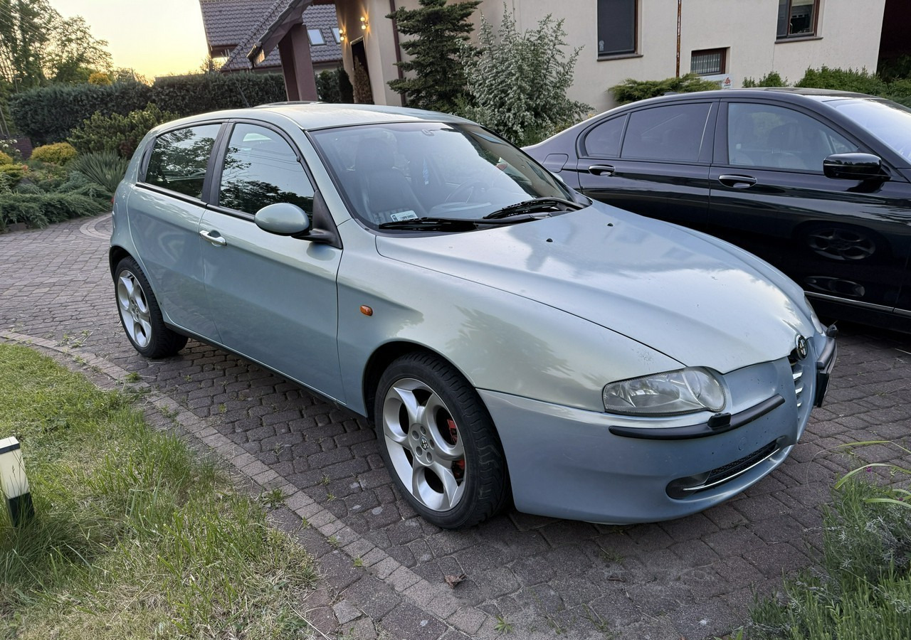 Хэтчбек Alfa Romeo 147 Alfa Romeo 147 Klima 1.9 jtd-140KM: фото 1