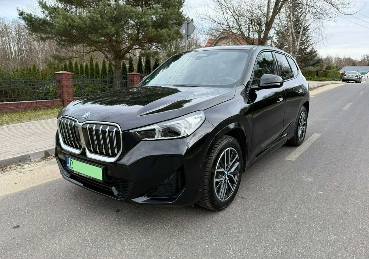 BMW X1 iX1 iX1 xDrive30 313KM M-Sport H/K Panorama AdaptiveLed Masaże Kam360 - Легковой автомобиль: фото 1 BMW X1 iX1 iX1 xDrive30 313KM M-Sport H/K Panorama AdaptiveLed Masaże Kam360 - Легковой автомобиль: фото 1