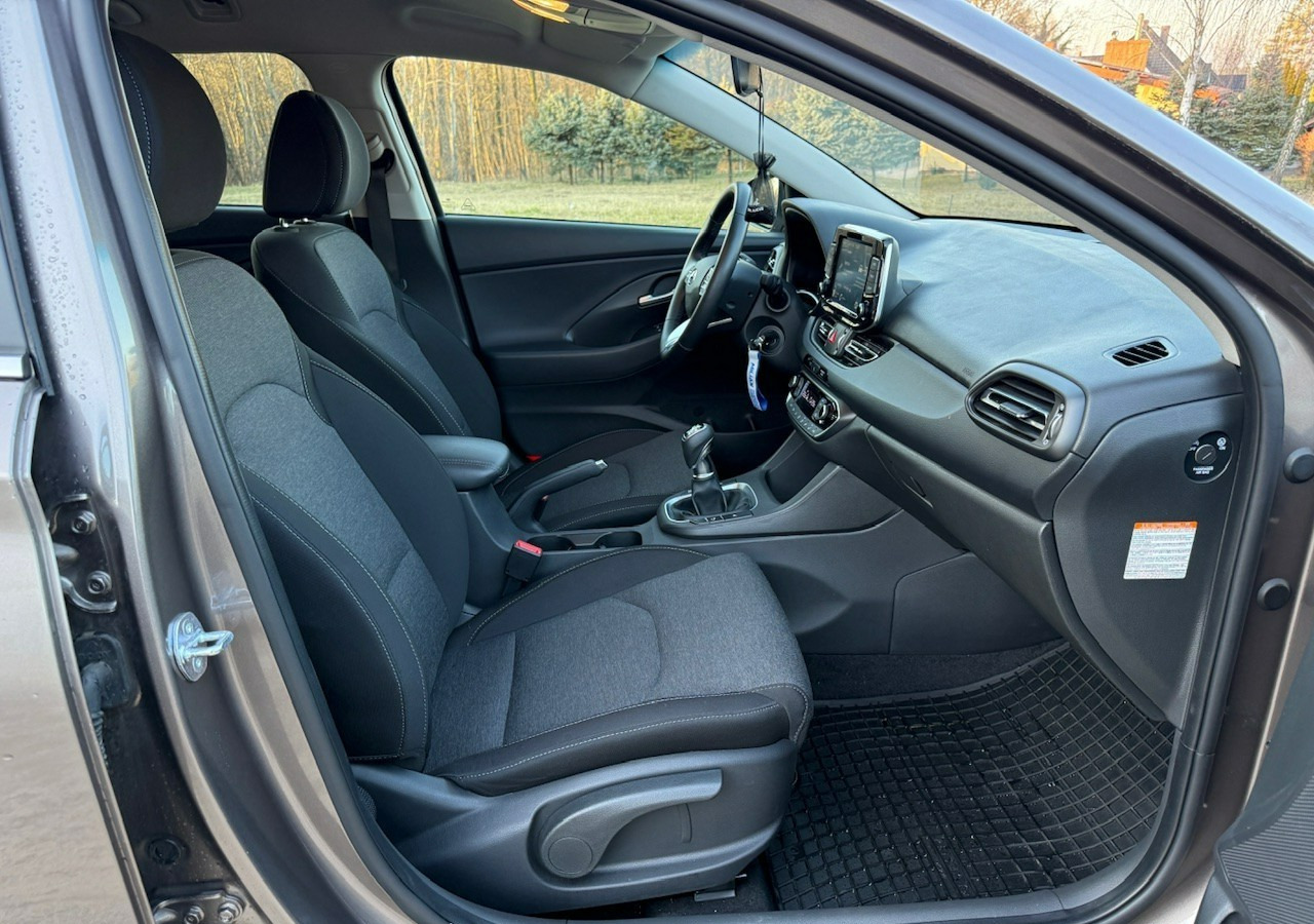 Hyundai i30 II Hyundai i30 1.5T-GDI160KM SMART PLUS +LED Salon PL-Gwarancja 2028 - Легковой автомобиль: фото 4 Hyundai i30 II Hyundai i30 1.5T-GDI160KM SMART PLUS +LED Salon PL-Gwarancja 2028 - Легковой автомобиль: фото 4