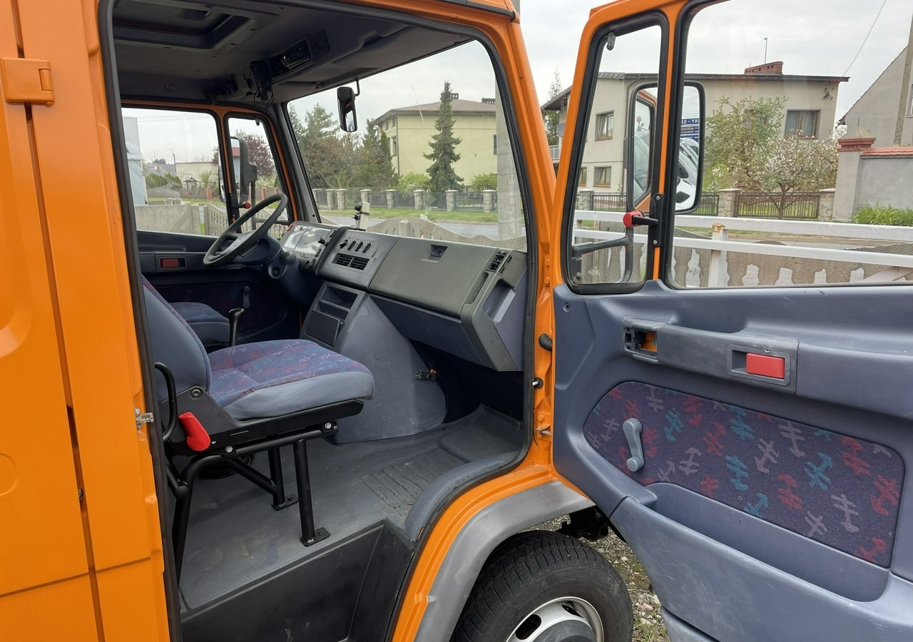 Mercedes-Benz Inny Mercedes-Benz Vario 614 Brygadówka skrzynia plandeka 6-oso doka dokka 2004 - Тентованный грузовик: фото 5 Mercedes-Benz Inny Mercedes-Benz Vario 614 Brygadówka skrzynia plandeka 6-oso doka dokka 2004 - Тентованный грузовик: фото 5