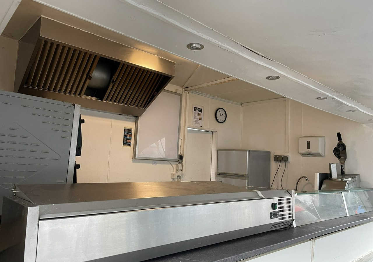 Mercedes-Benz Sprinter Autosklep Sklep Gastronomiczny Food Truck Foodtruck pizza wyposażona - Торговый прицеп: фото 3 Mercedes-Benz Sprinter Autosklep Sklep Gastronomiczny Food Truck Foodtruck pizza wyposażona - Торговый прицеп: фото 3