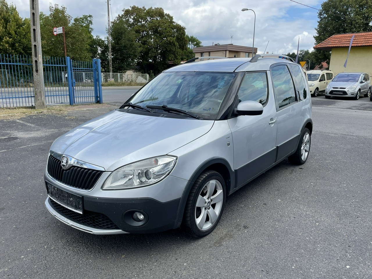 Легковой автомобиль Skoda Roomster I Roomster Scout 1.6-16V Klima 2012: фото 1