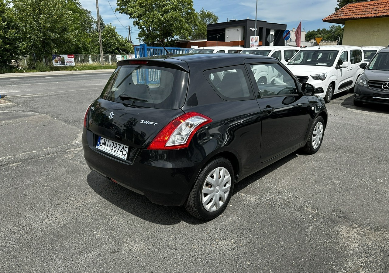 Suzuki Swift V Suzuki Swift 1.2-94KM Klima Model 2012 - Хэтчбек: фото 3 Suzuki Swift V Suzuki Swift 1.2-94KM Klima Model 2012 - Хэтчбек: фото 3