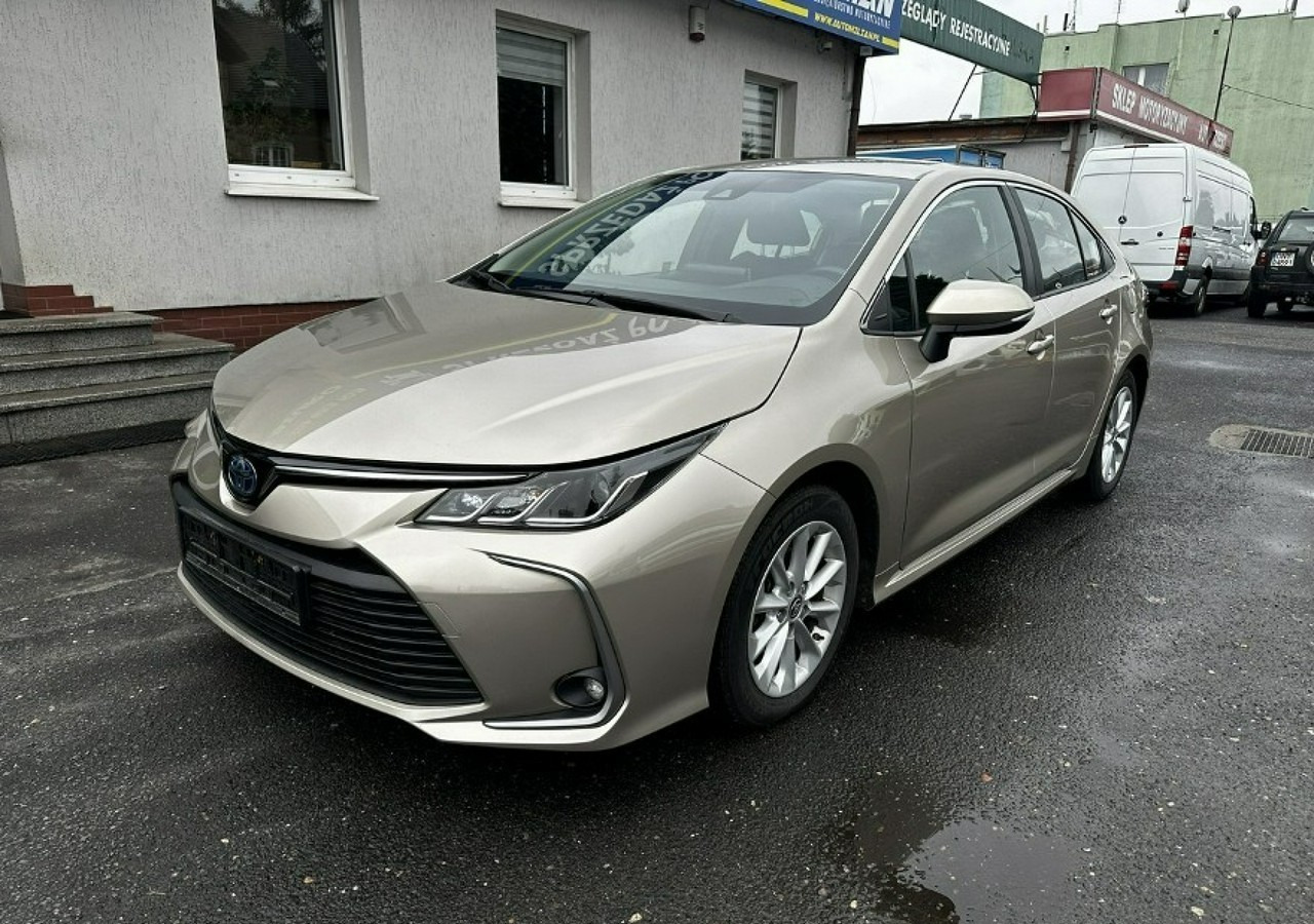 Toyota Corolla XII Corolla Sedan 1.8 Hybrid 98KM Comfort Salon PL 2022 - Седан: фото 2 Toyota Corolla XII Corolla Sedan 1.8 Hybrid 98KM Comfort Salon PL 2022 - Седан: фото 2