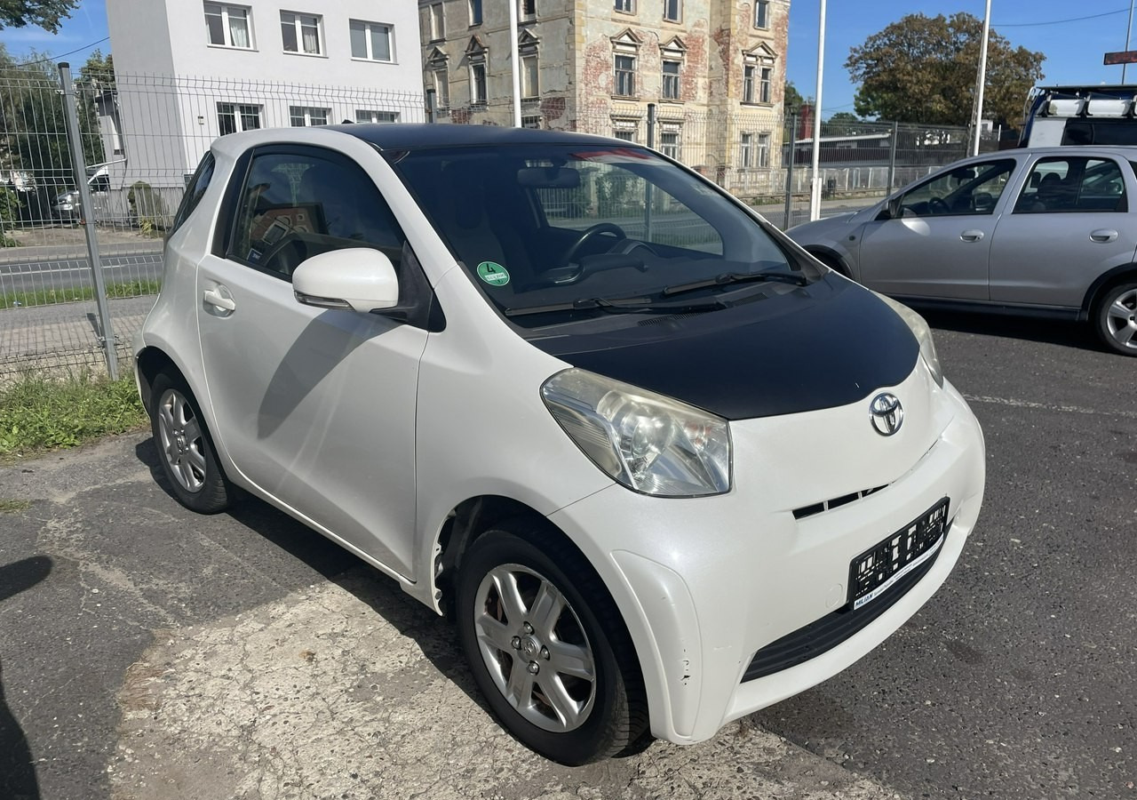 Toyota IQ Toyota iQ Klima - Хэтчбек: фото 2 Toyota IQ Toyota iQ Klima - Хэтчбек: фото 2