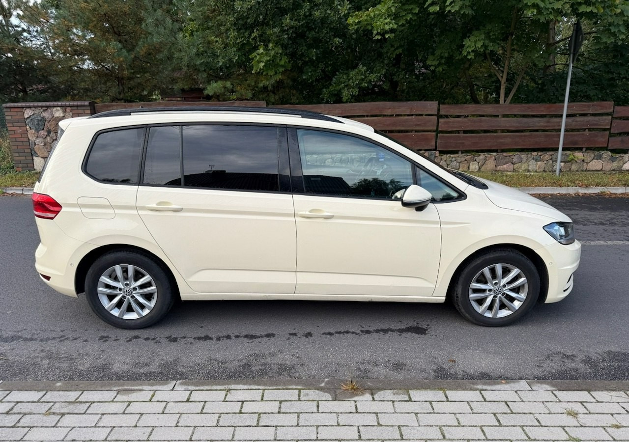Volkswagen Touran III 2.0 TDI DSG 120 KM Automat 7osobowy Klima Skóra Full Serwis 2020 - Универсал: фото 2 Volkswagen Touran III 2.0 TDI DSG 120 KM Automat 7osobowy Klima Skóra Full Serwis 2020 - Универсал: фото 2