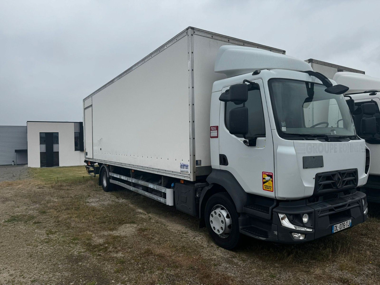 Renault D16 210 / 4x2 / KONTENER / 8.5M / WINDA DHOLLAND - Грузовик с закрытым кузовом: фото 1 Renault D16 210 / 4x2 / KONTENER / 8.5M / WINDA DHOLLAND - Грузовик с закрытым кузовом: фото 1