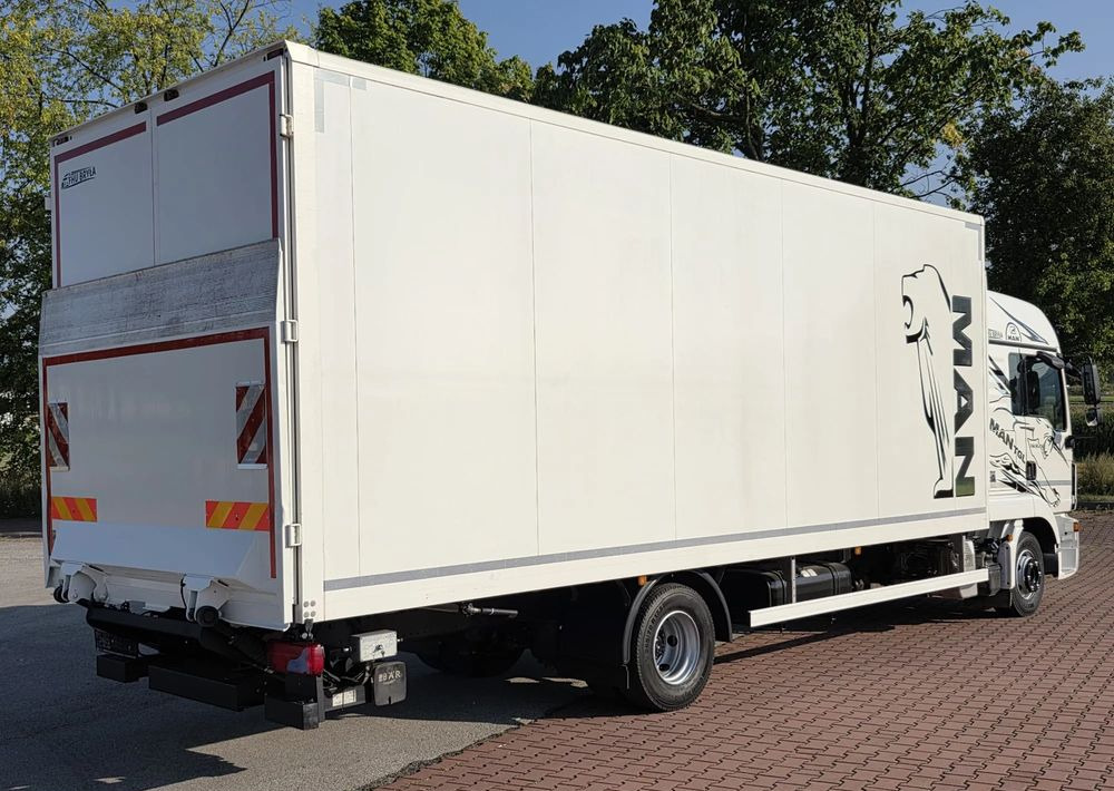 MAN TGL 12.250 / KONTENER / IZOTERMA / WINDA / 2019R / EURO 6 / PEŁEN SERWIS / 6 TON ŁADOWNOŚĆ / SPROWADZONY / ZADBANY / JAK NOWY / KSIĄŻKA SERWISOWA / E6 / 17 PALET - Грузовик с закрытым кузовом: фото 4 MAN TGL 12.250 / KONTENER / IZOTERMA / WINDA / 2019R / EURO 6 / PEŁEN SERWIS / 6 TON ŁADOWNOŚĆ / SPROWADZONY / ZADBANY / JAK NOWY / KSIĄŻKA SERWISOWA / E6 / 17 PALET - Грузовик с закрытым кузовом: фото 4