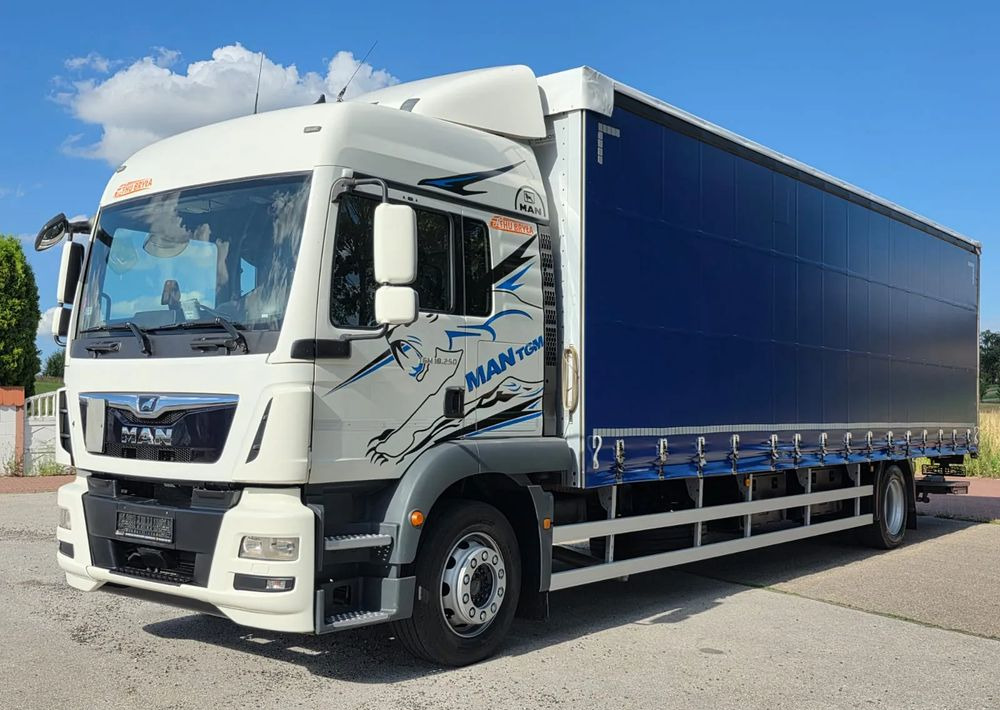 MAN TGM 18.290 / 18.250 /E6 / 22 PALETY / AUTOMAT / ZSUWANY DACH ORAZ BOKI / 9700 ŁADOWNOŚĆ / SERWISOWANY / NISKI PRZEBIEG / WINDA / FIRANKA / 11.2018 / 459 TYŚ PRZEBIEG / PIERWSZY WŁAŚCICIEL/ - Тентованный грузовик: фото 1 MAN TGM 18.290 / 18.250 /E6 / 22 PALETY / AUTOMAT / ZSUWANY DACH ORAZ BOKI / 9700 ŁADOWNOŚĆ / SERWISOWANY / NISKI PRZEBIEG / WINDA / FIRANKA / 11.2018 / 459 TYŚ PRZEBIEG / PIERWSZY WŁAŚCICIEL/ - Тентованный грузовик: фото 1