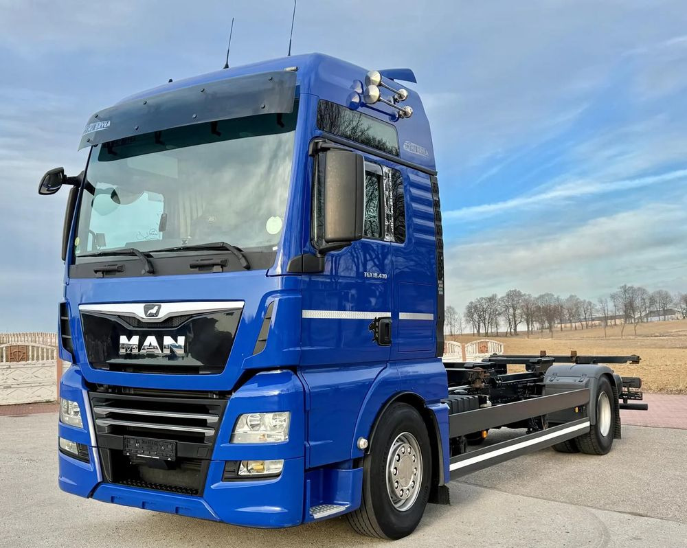 MAN TGX 18.430/SPROWADZONY/DO ŻYWCA/DO BYDŁA/2020/KLIMA POSTOJOWA/SERWISOWANY/JAK NOWY/NISKI PRZEBIEG/RAMA/BDF/E6 - Грузовик-шасси: фото 1 MAN TGX 18.430/SPROWADZONY/DO ŻYWCA/DO BYDŁA/2020/KLIMA POSTOJOWA/SERWISOWANY/JAK NOWY/NISKI PRZEBIEG/RAMA/BDF/E6 - Грузовик-шасси: фото 1