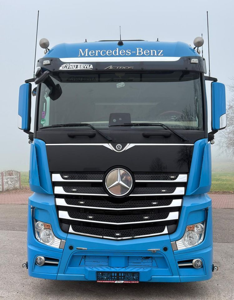 Mercedes-Benz ACTROS 1833 / FIRANKA/ WINDA / NOWY TACHOGRAF G2V2 / NOWE OPONY / 19PALET / 8TON ŁADOWNOŚCI / AUTOMAT / DUŻY SILNIK / SYPIALKA / SERWISOWANY / 2018 / JAK NOWY / - Тентованный грузовик: фото 3 Mercedes-Benz ACTROS 1833 / FIRANKA/ WINDA / NOWY TACHOGRAF G2V2 / NOWE OPONY / 19PALET / 8TON ŁADOWNOŚCI / AUTOMAT / DUŻY SILNIK / SYPIALKA / SERWISOWANY / 2018 / JAK NOWY / - Тентованный грузовик: фото 3