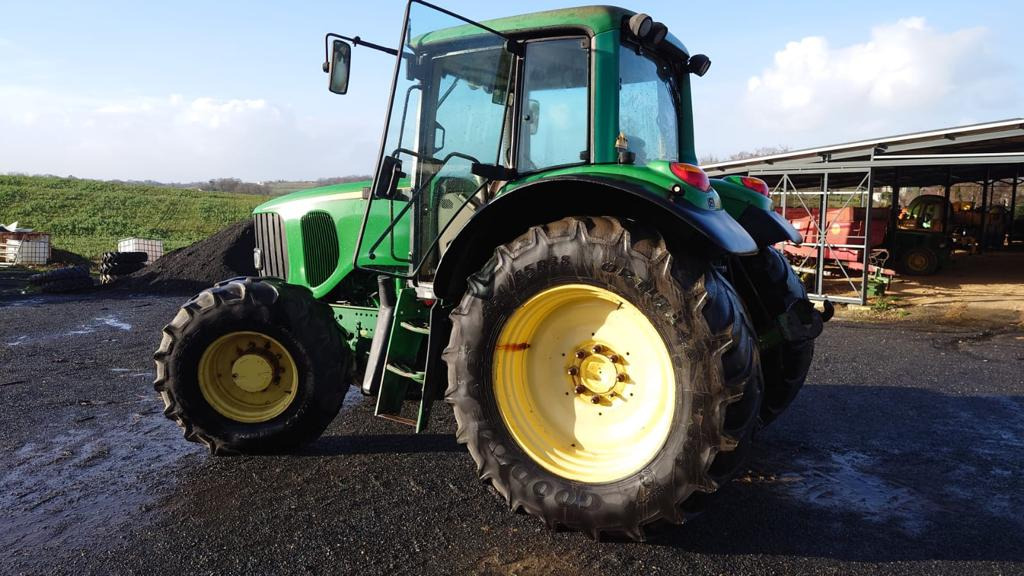 JOHN DEERE 6520 - Сельскохозяйственная техника: фото 1 JOHN DEERE 6520 - Сельскохозяйственная техника: фото 1