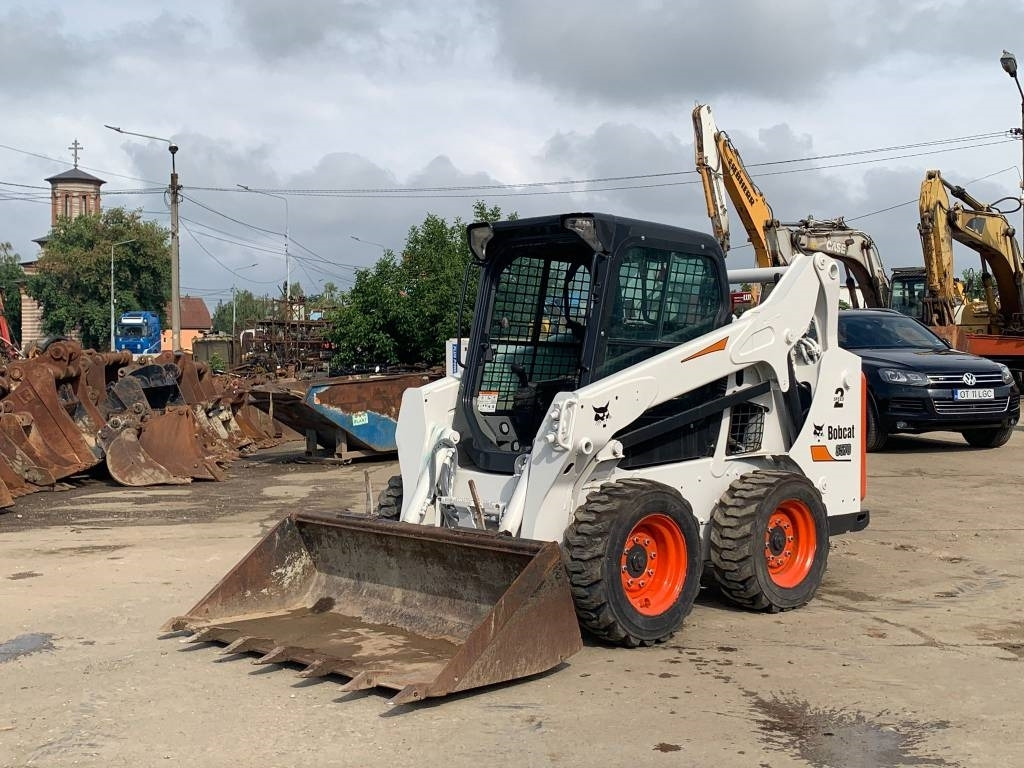 Bobcat S 570 - Мини-погрузчик с бортовым поворотом: фото 1 Bobcat S 570 - Мини-погрузчик с бортовым поворотом: фото 1