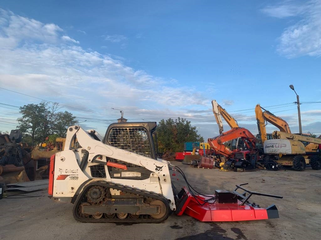 Bobcat T 590 - Мини-погрузчик с бортовым поворотом: фото 5 Bobcat T 590 - Мини-погрузчик с бортовым поворотом: фото 5