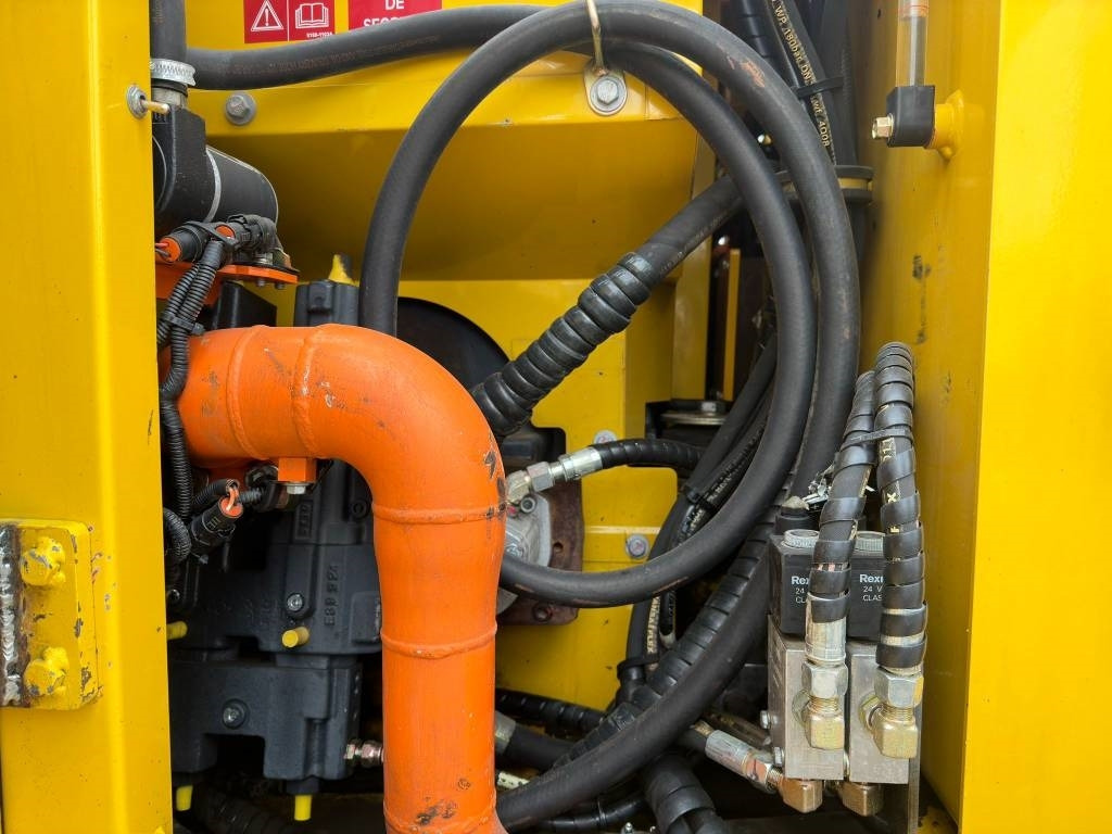 Колёсный экскаватор Doosan DX 160 WR: фото 7