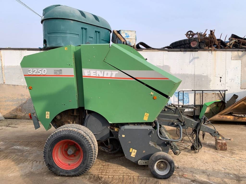 Fendt 3250 - Пресс-подборщик рулонный: фото 2 Fendt 3250 - Пресс-подборщик рулонный: фото 2