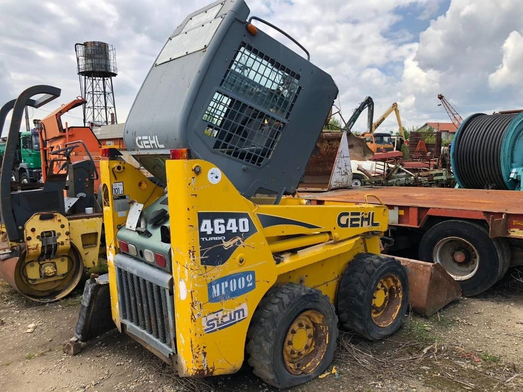 Gehl 4640 FOR PARTS - Мини-погрузчик с бортовым поворотом: фото 1 Gehl 4640 FOR PARTS - Мини-погрузчик с бортовым поворотом: фото 1