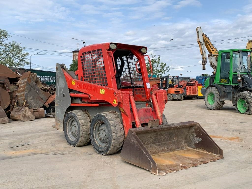 Gehl SL3840SX - Мини-погрузчик с бортовым поворотом: фото 4 Gehl SL3840SX - Мини-погрузчик с бортовым поворотом: фото 4