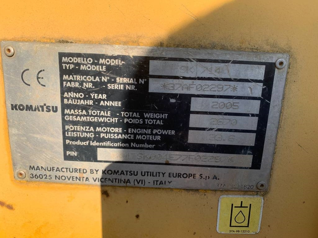 Мини-погрузчик с бортовым поворотом Komatsu SK 714 FOR PARTS: фото 7 Мини-погрузчик с бортовым поворотом Komatsu SK 714 FOR PARTS: фото 7