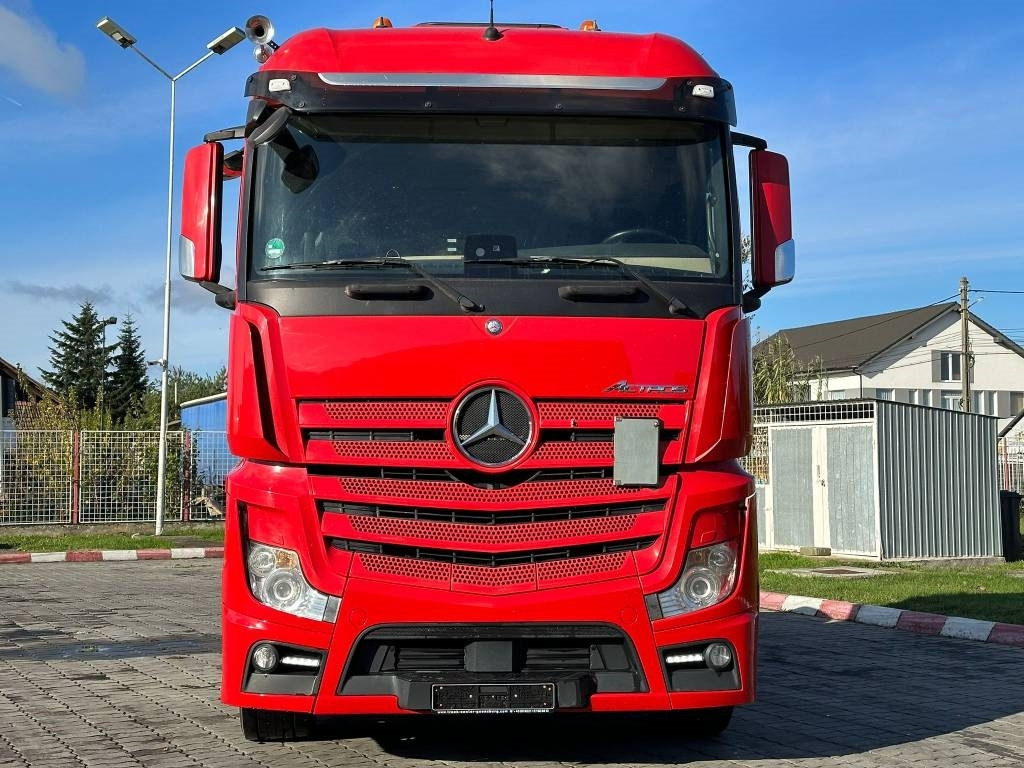 Mercedes-Benz Actros 963-4-A - Грузовик с закрытым кузовом: фото 2 Mercedes-Benz Actros 963-4-A - Грузовик с закрытым кузовом: фото 2