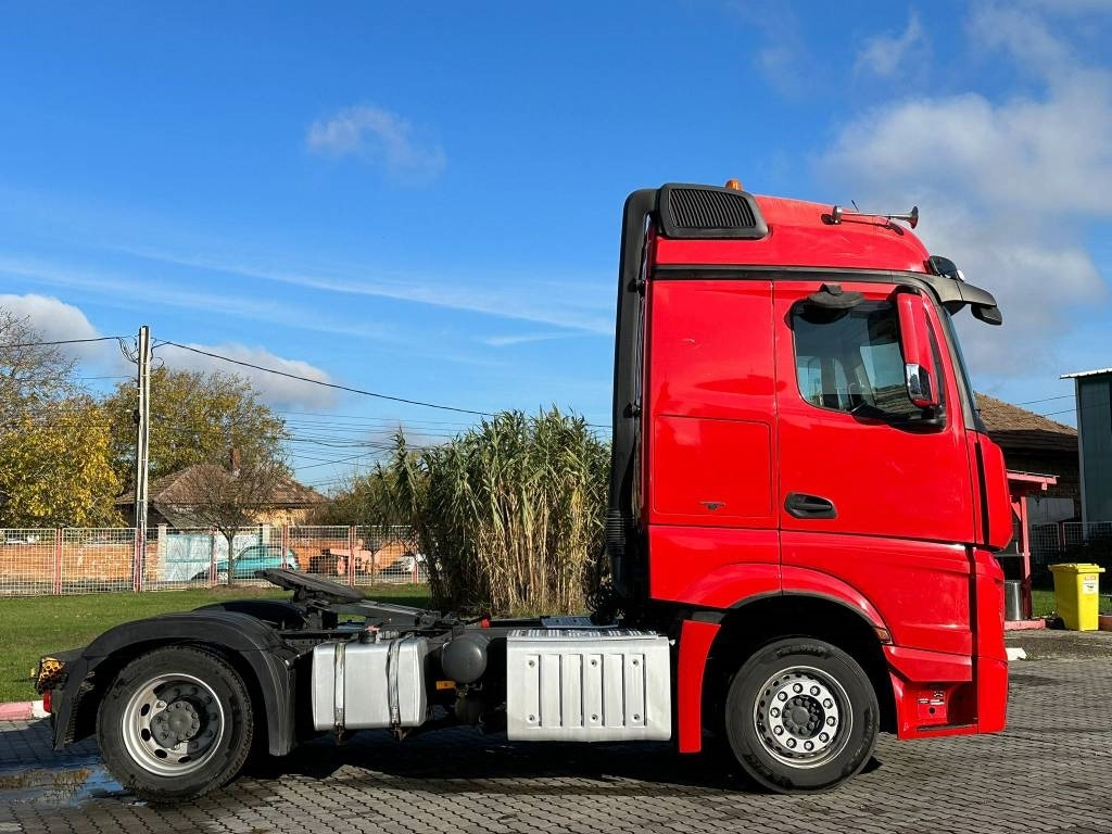 Mercedes-Benz Actros 963-4-A - Грузовик с закрытым кузовом: фото 3 Mercedes-Benz Actros 963-4-A - Грузовик с закрытым кузовом: фото 3