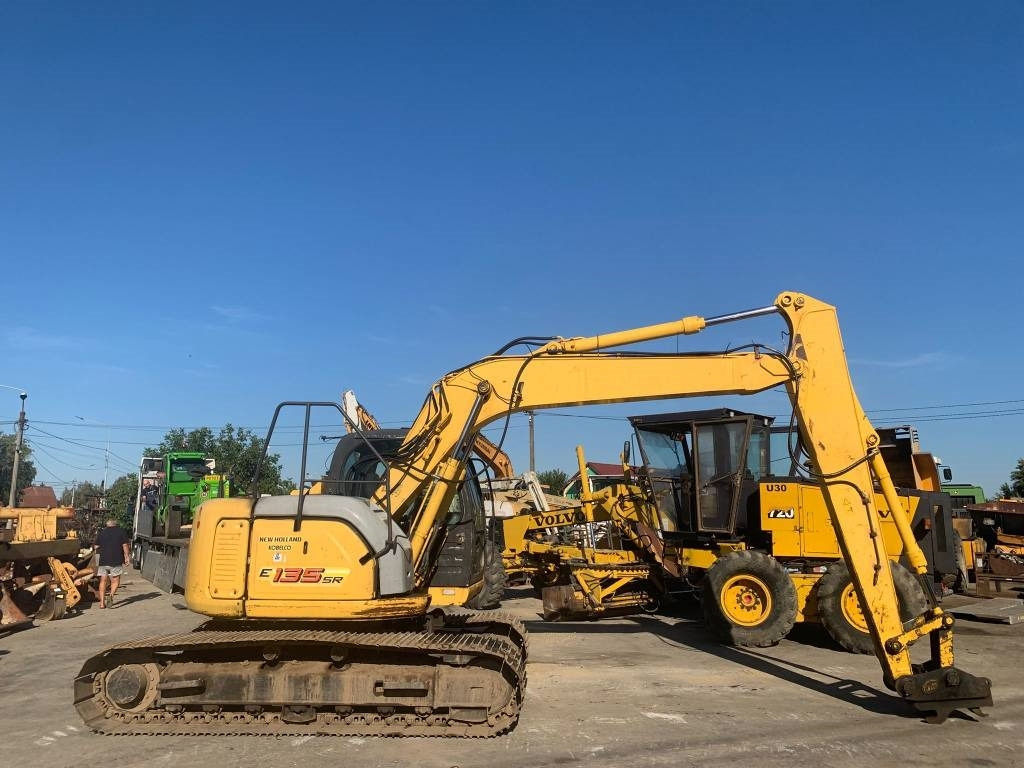 New Holland E 135 SR - Гусеничный экскаватор: фото 2 New Holland E 135 SR - Гусеничный экскаватор: фото 2