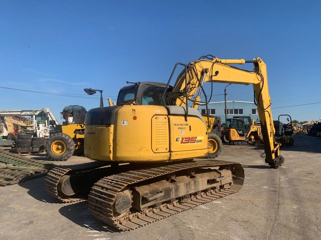 New Holland E 135 SR - Гусеничный экскаватор: фото 3 New Holland E 135 SR - Гусеничный экскаватор: фото 3
