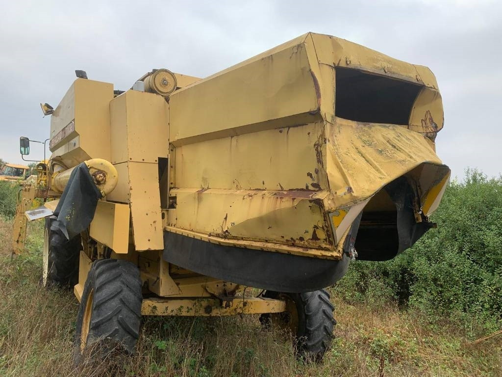 New Holland TX 32 - Зерноуборочный комбайн: фото 5 New Holland TX 32 - Зерноуборочный комбайн: фото 5