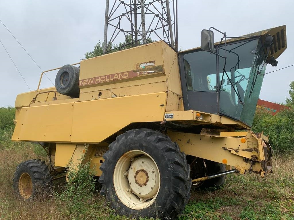 New Holland TX 32 - Зерноуборочный комбайн: фото 2 New Holland TX 32 - Зерноуборочный комбайн: фото 2