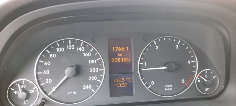 Mercedes-Benz A-Klasse 180 A 180 CDI AVANTGARDE - Легковой автомобиль: фото 3 Mercedes-Benz A-Klasse 180 A 180 CDI AVANTGARDE - Легковой автомобиль: фото 3