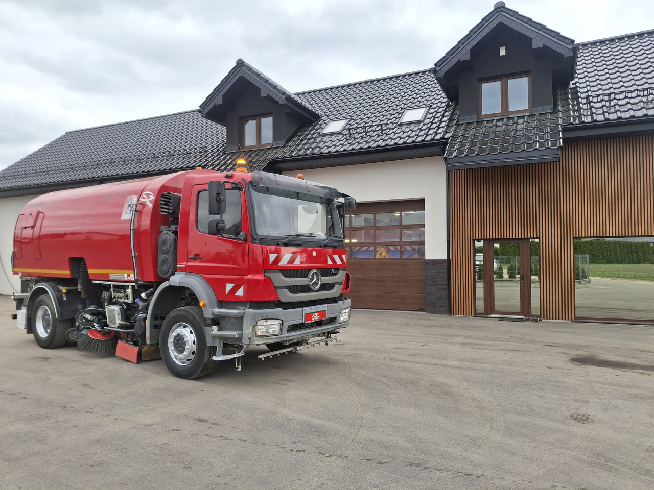 MERCEDES-BENZ Axor 1829 Zamiatarka Kehrmaschine BUCHER 2 Motoren Karcher PM10 Odchwaszczarka Sweeper - Подметально-уборочная машина: фото 1 MERCEDES-BENZ Axor 1829 Zamiatarka Kehrmaschine BUCHER 2 Motoren Karcher PM10 Odchwaszczarka Sweeper - Подметально-уборочная машина: фото 1