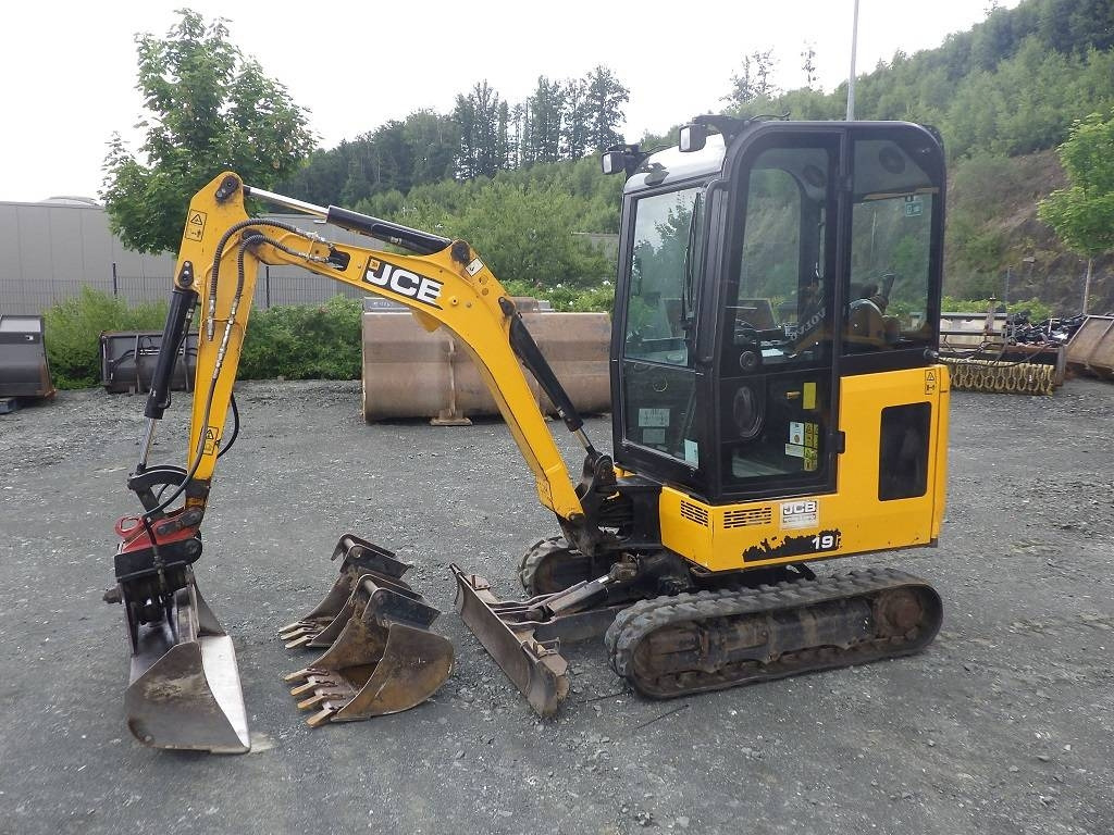 JCB 19 C-1 - Мини-экскаватор: фото 1 JCB 19 C-1 - Мини-экскаватор: фото 1