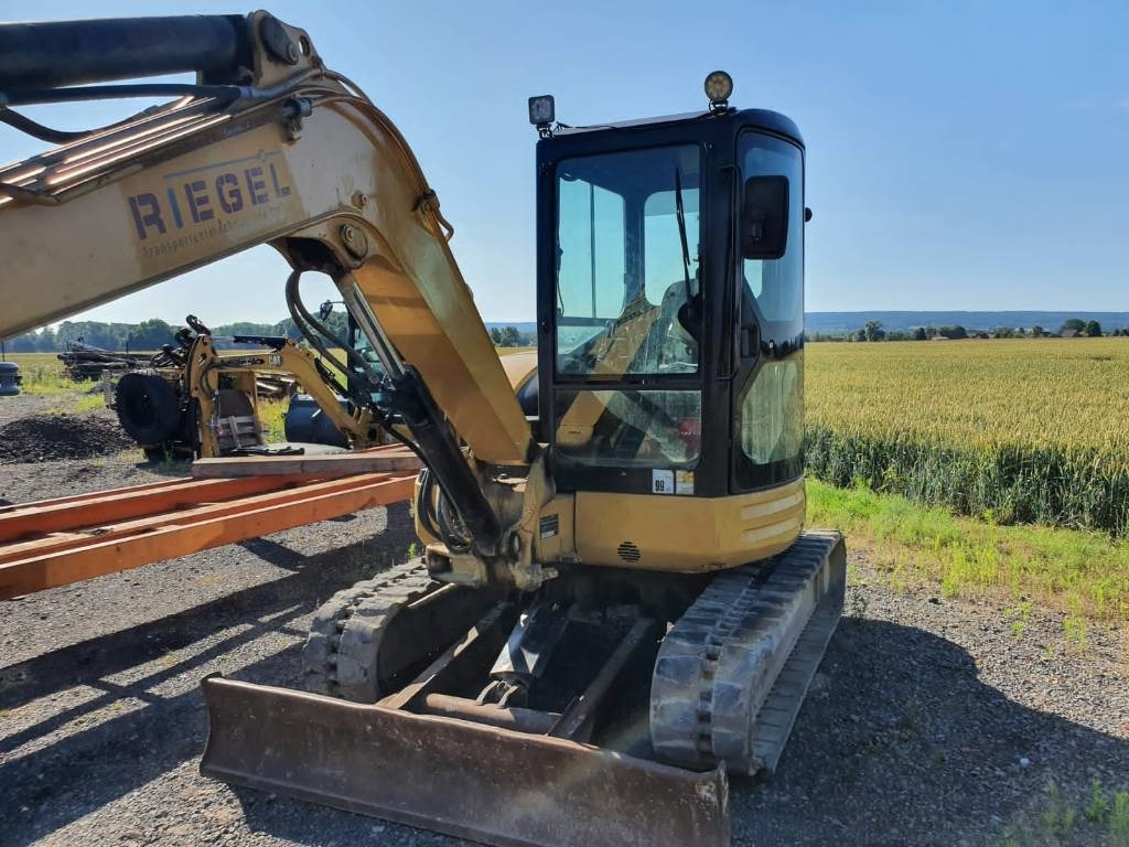 CAT 304CR - Гусеничный экскаватор: фото 3 CAT 304CR - Гусеничный экскаватор: фото 3