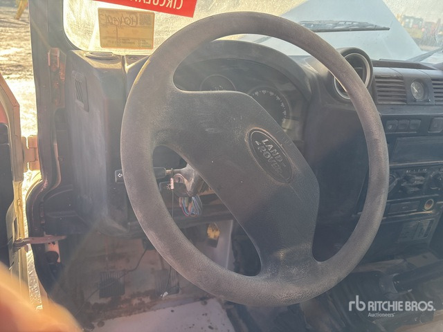 2010 Land Rover Defender 4x4 (Inoperable) Pickup - Пикап: фото 5 2010 Land Rover Defender 4x4 (Inoperable) Pickup - Пикап: фото 5