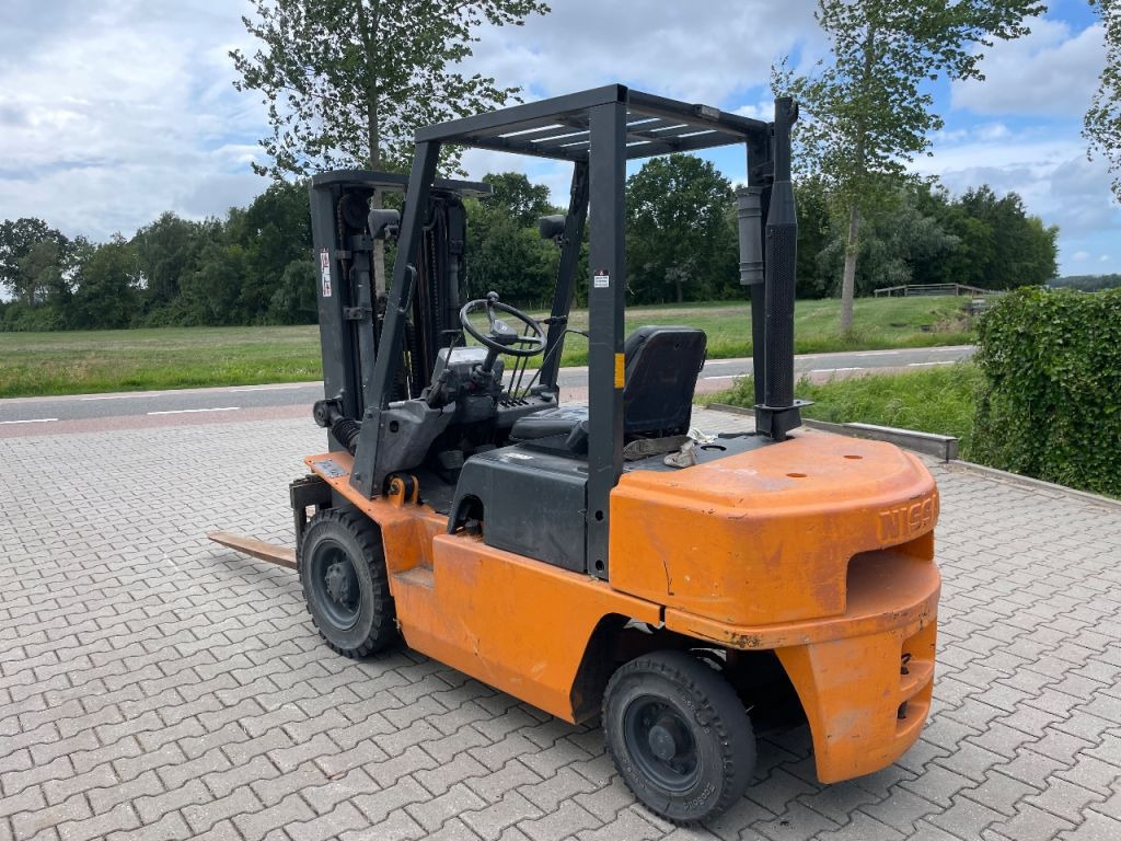 Nissan FJ02A25U 2.5 ton diesel triplo freelift heftruck - Вилочный погрузчик: фото 2 Nissan FJ02A25U 2.5 ton diesel triplo freelift heftruck - Вилочный погрузчик: фото 2