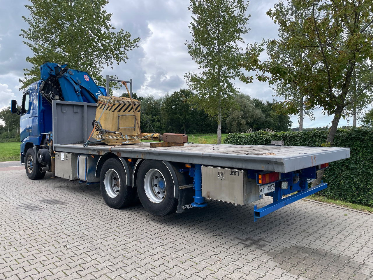 Volvo FH 16 FH16 420 with HMF 2820 crane with jib and front stamps Very Good Condition - Автоманипулятор: фото 3 Volvo FH 16 FH16 420 with HMF 2820 crane with jib and front stamps Very Good Condition - Автоманипулятор: фото 3