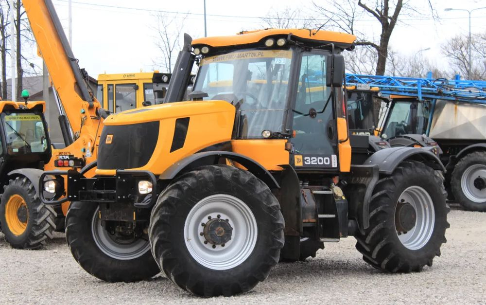 JCB FASTRAC 3200 | MANUAL | 200KM - Трактор: фото 1 JCB FASTRAC 3200 | MANUAL | 200KM - Трактор: фото 1