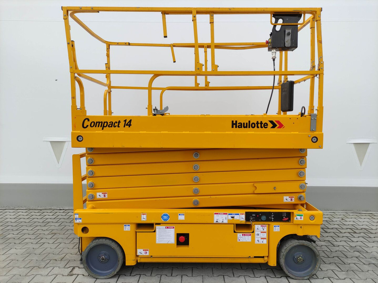 Haulotte Compact14 - Ножничный подъемник: фото 2 Haulotte Compact14 - Ножничный подъемник: фото 2