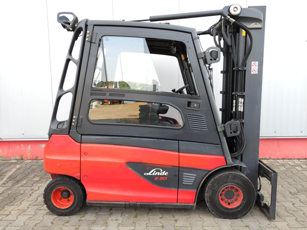 Linde E30L-01-387 - Электропогрузчик: фото 2 Linde E30L-01-387 - Электропогрузчик: фото 2