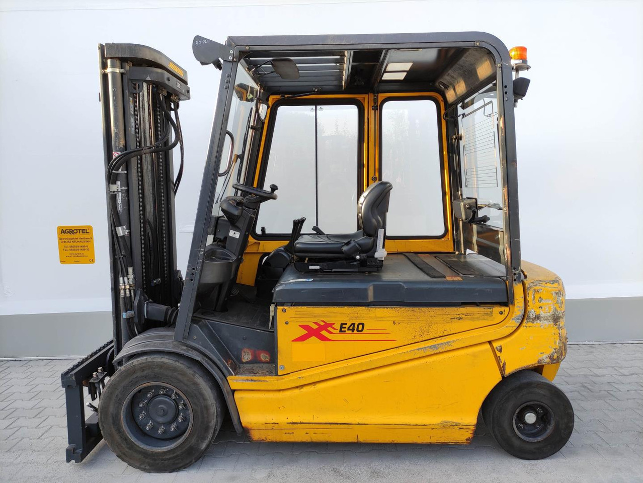 OM-Pimespo XE40 - Электропогрузчик: фото 1 OM-Pimespo XE40 - Электропогрузчик: фото 1