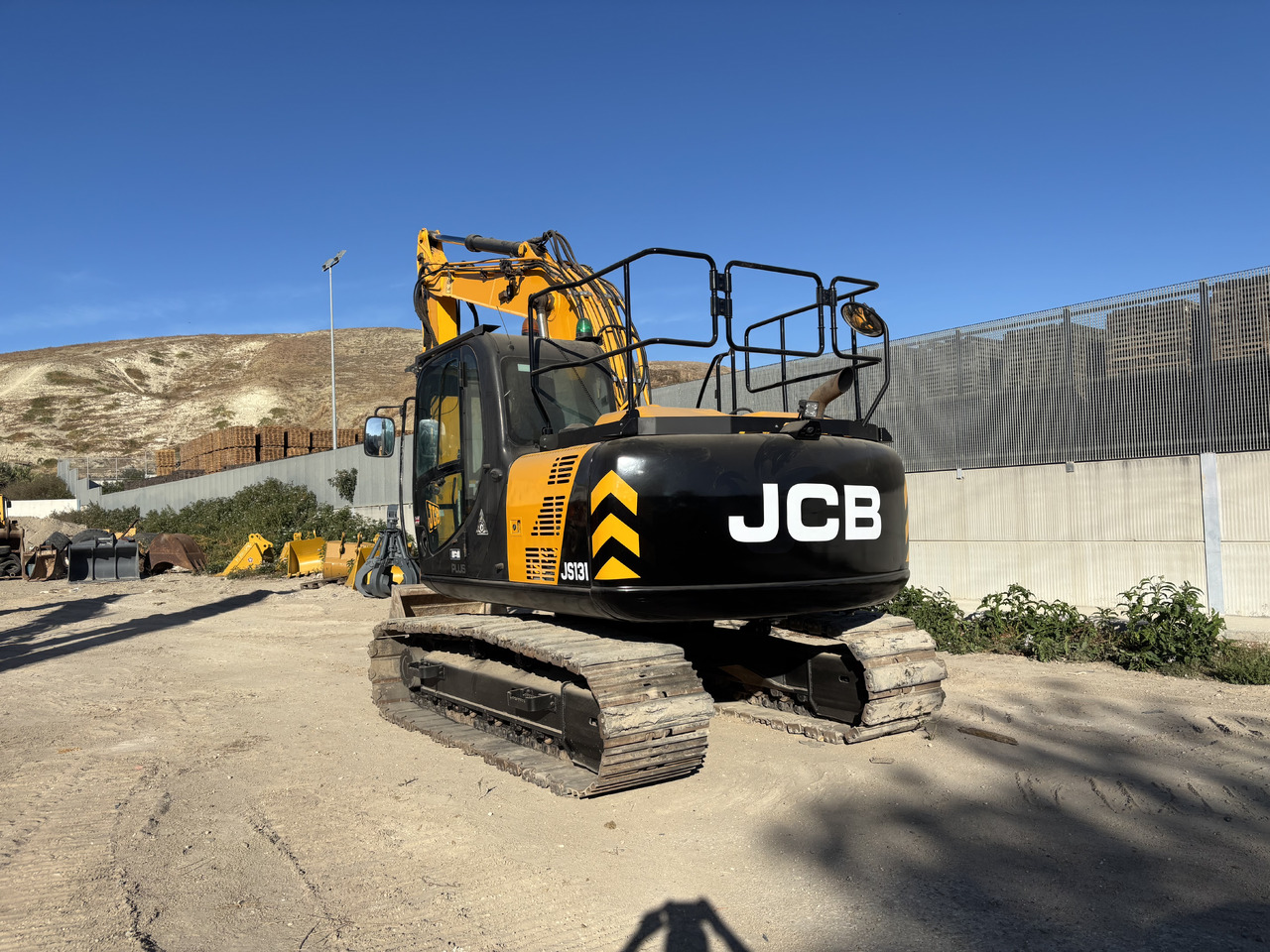 JCB JS131LC - Гусеничный экскаватор: фото 3 JCB JS131LC - Гусеничный экскаватор: фото 3