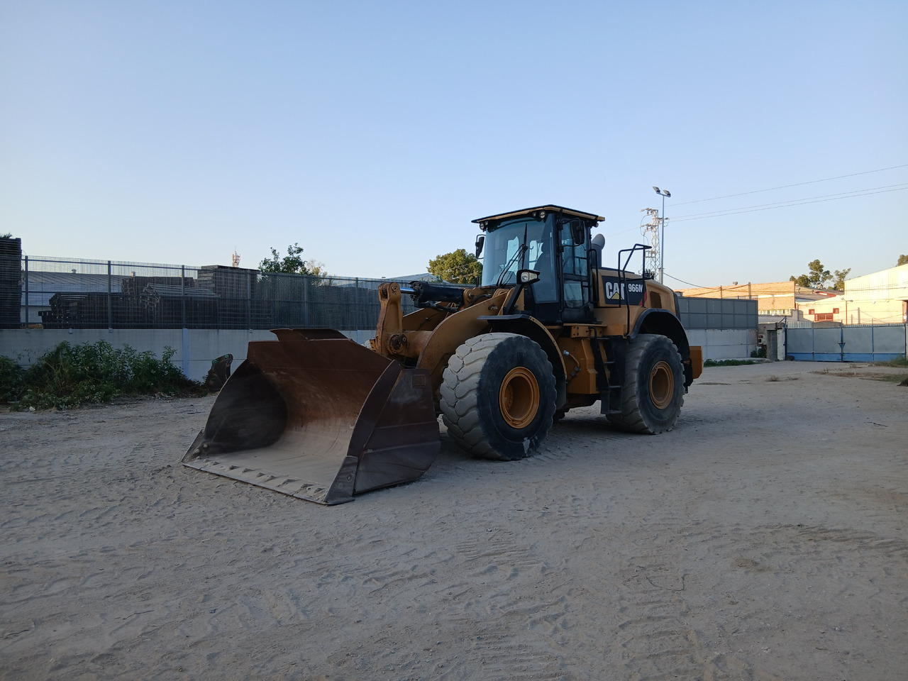 Caterpillar 966M - Строительная техника: фото 1 Caterpillar 966M - Строительная техника: фото 1