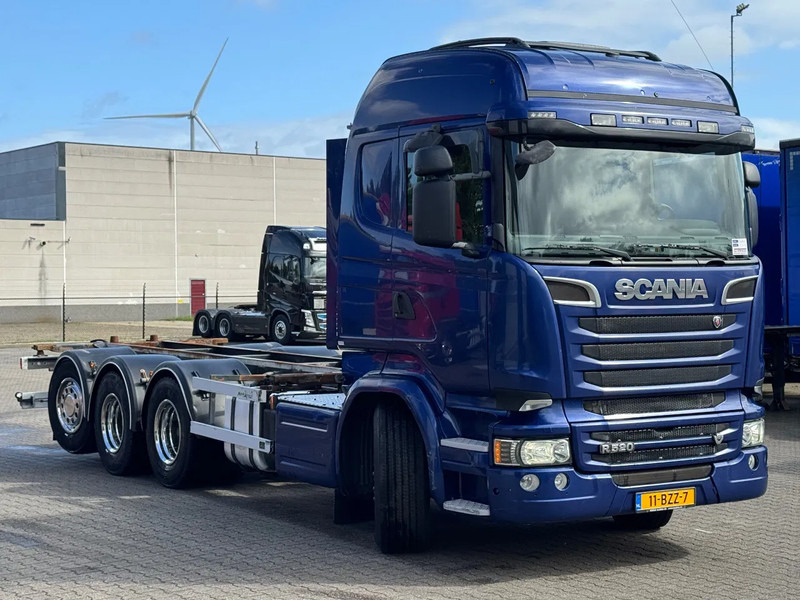 Scania R520 V8 8x4*4 Retarder / BDF / Full Air / Euro 6 - Грузовик-контейнеровоз/ Сменный кузов: фото 2 Scania R520 V8 8x4*4 Retarder / BDF / Full Air / Euro 6 - Грузовик-контейнеровоз/ Сменный кузов: фото 2